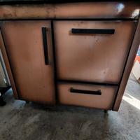 Cucina economica a legna.