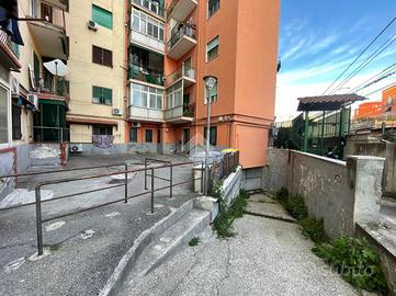 AUTORIMESSA A NAPOLI