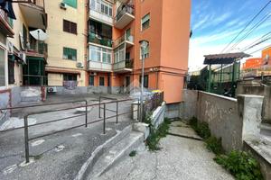 AUTORIMESSA A NAPOLI