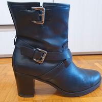 Stivaletti neri da donna in pelle