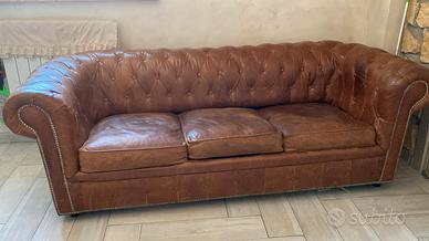 Divano Chesterfield 