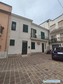 Appartamento di 172 m² con più di 5 locali a Orton