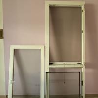 Finestra in PVC con doppi vetri e zanzariera