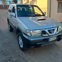 Nissan terrano 2 2.7