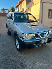 Nissan terrano 2 2.7