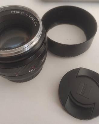 Obiettivo Zeiss Planar 50 1,4 ZE con paraluce