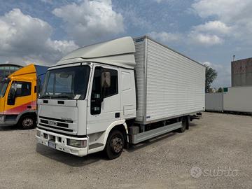 IVECO Eurocargo 80E18 con sponda idraulica