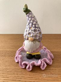 Lo gnomo e il centrino con le ruches lavor.uncin.