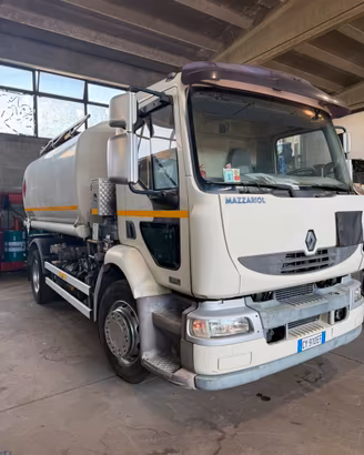 Autocarro cisterna per carburanti 2 scomparti