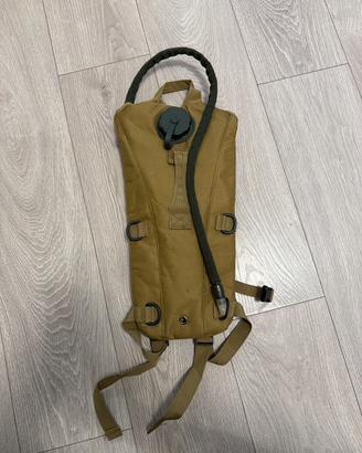 Camelback colore Dark Earth marca KMS