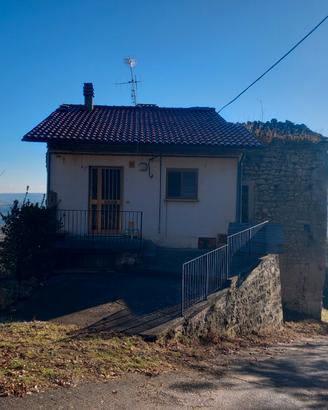 Casa su tre livelli con terreno