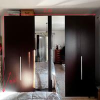 Armadio guardaroba con specchio