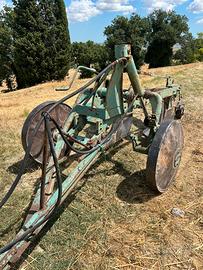 Aratro bivomere trainato idraulico