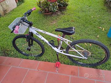 Bicicletta bambino/a 24" 