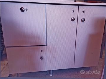 mobiletto  e tavolino ferro