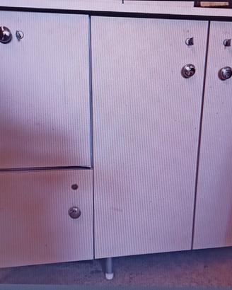 mobiletto  e tavolino ferro