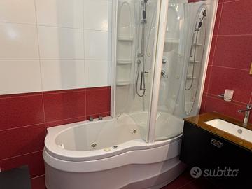 Vasca idromassaggio e doccia
