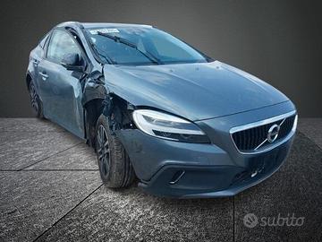 Volvo V40 2.0 anno 2017 per ricambi (2a)