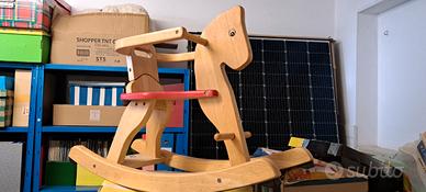 Cavalluccio a dondolo