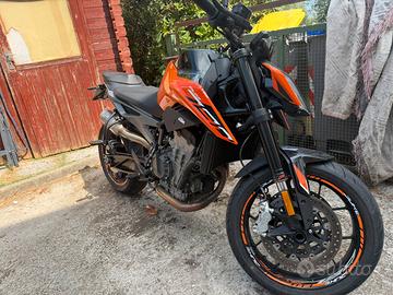 KTM DUKE 790, 2024 soli 2400 KM