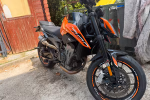 KTM DUKE 790, 2024 soli 2400 KM