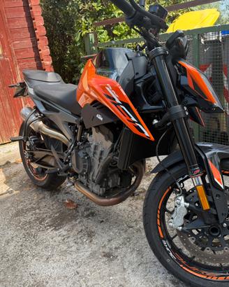 KTM DUKE 790, 2024 soli 2400 KM