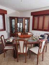 Mobili stanza da pranzo. 