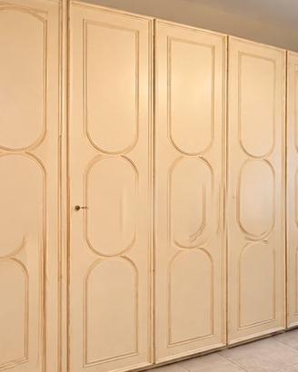Grande armadio classico color crema