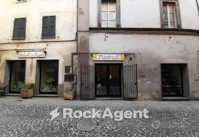 LOCALE COMMERCIALE CENTRO STORICO