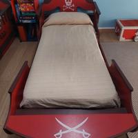 Due letti dei pirati per bambini e ragazzi