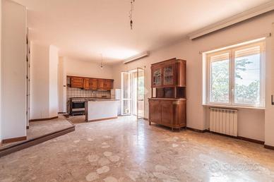 6 LOCALI A BRACCIANO