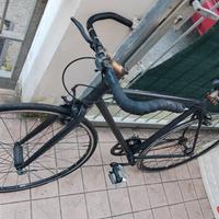 bicicletta personalizzata con scatto fisso 