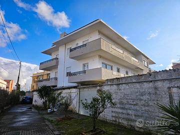 Ganzirri, rifinito appartamento con terrazzo