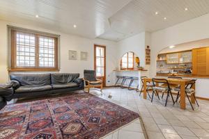Casa indipendente di 180 m² con 5 locali e box aut