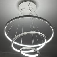 Lampadario a soffitto LED.