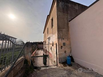 4 LOCALI A SANT'ANTONIO ABATE