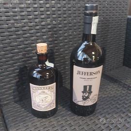 Coppia di bottiglie vuote da collezione