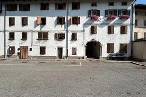 4 LOCALI A VILLA SANTINA