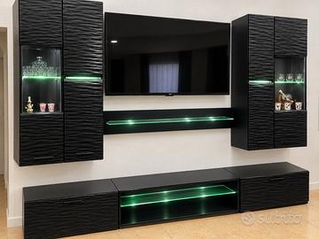 Parete spggiorno con led luminoso
