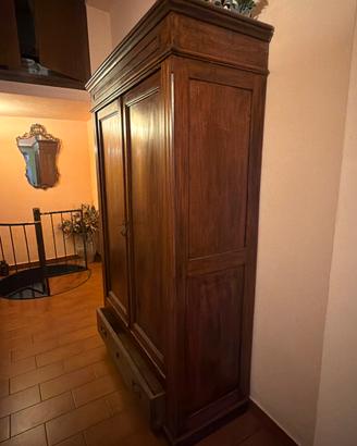 Armadio in legno massello