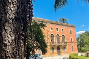 Appartamento in villa d'epoca arredato