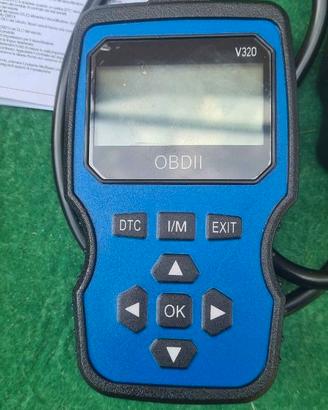 scanner diagnostico OBDII V320 per automobili.