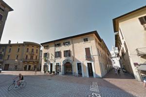 Camera singola arredata con giardino privato