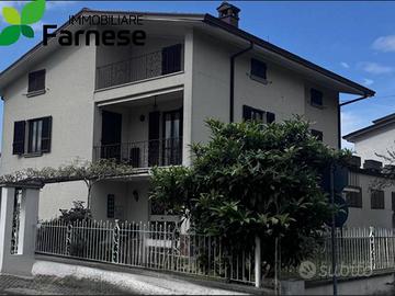 Casa indipendente di 301 m² con 3 locali e box aut