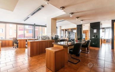 UFFICIO IN PIENO CENTRO LIBERO SUBITO!!