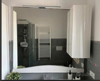 Specchio mobile da bagno con luce led applique