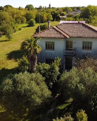 CASA INDIPENDENTE CON 5.000 MQ DI SCOPERTO E GR...
