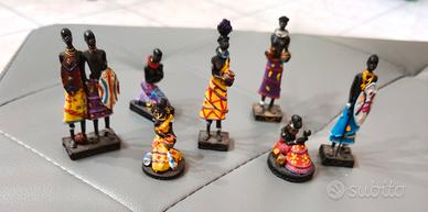 Set di piccole statuine Africane in resina dipinte