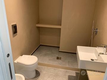 Luminoso stanza di fronte l'università