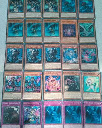Lotto 100 carte yu-gi-oh + collector tins + sleeve